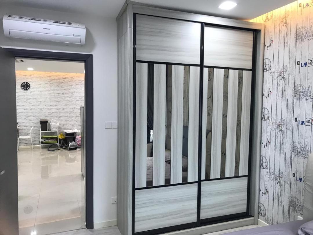 Jb Luxe Suasana 2br 6pax Jbcc&cs Ciq Pangsapuri