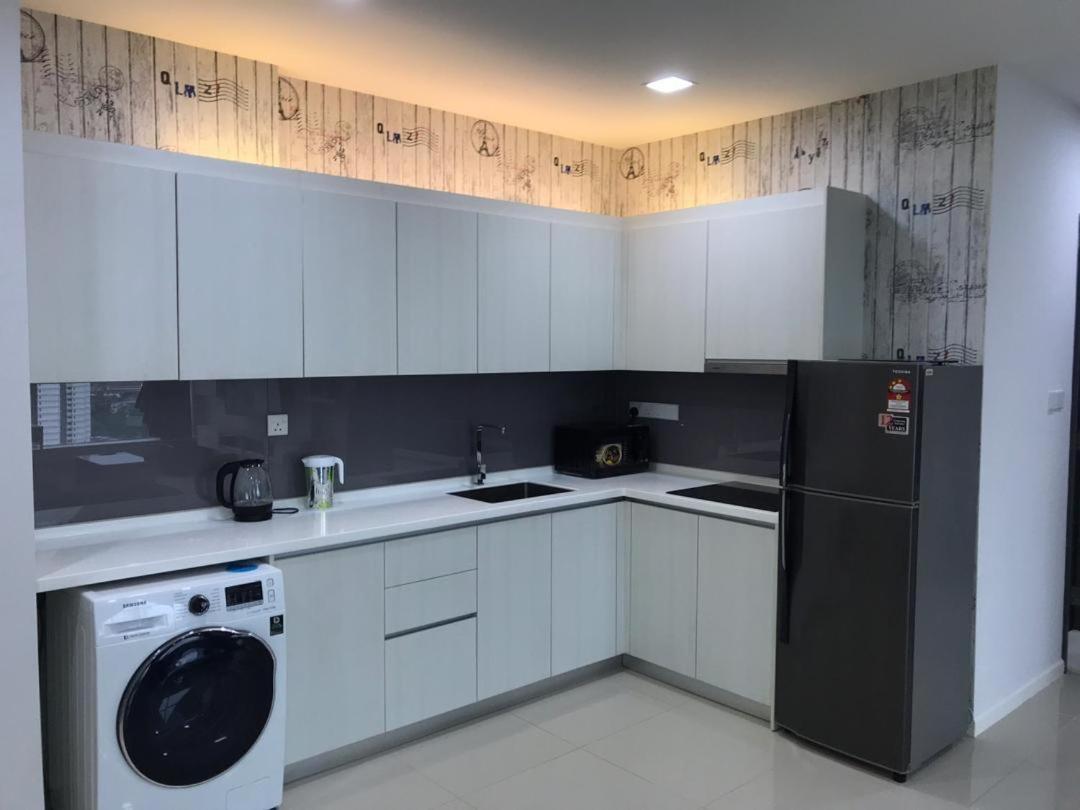 Jb Luxe Suasana 2br 6pax Jbcc&cs Ciq Pangsapuri Johor Bahru
