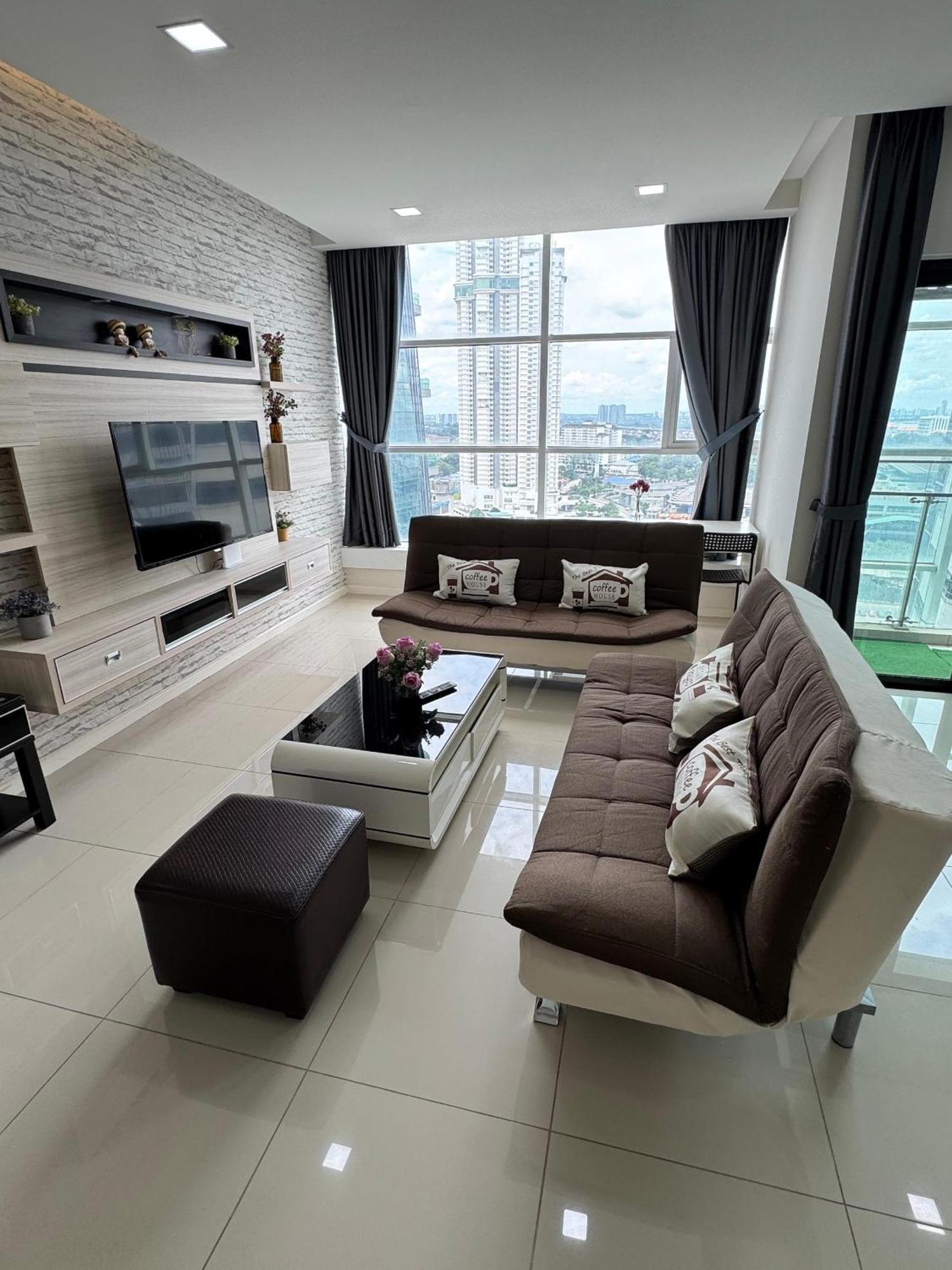 Jb Luxe Suasana 2br 6pax Jbcc&cs Ciq Johor Bahru